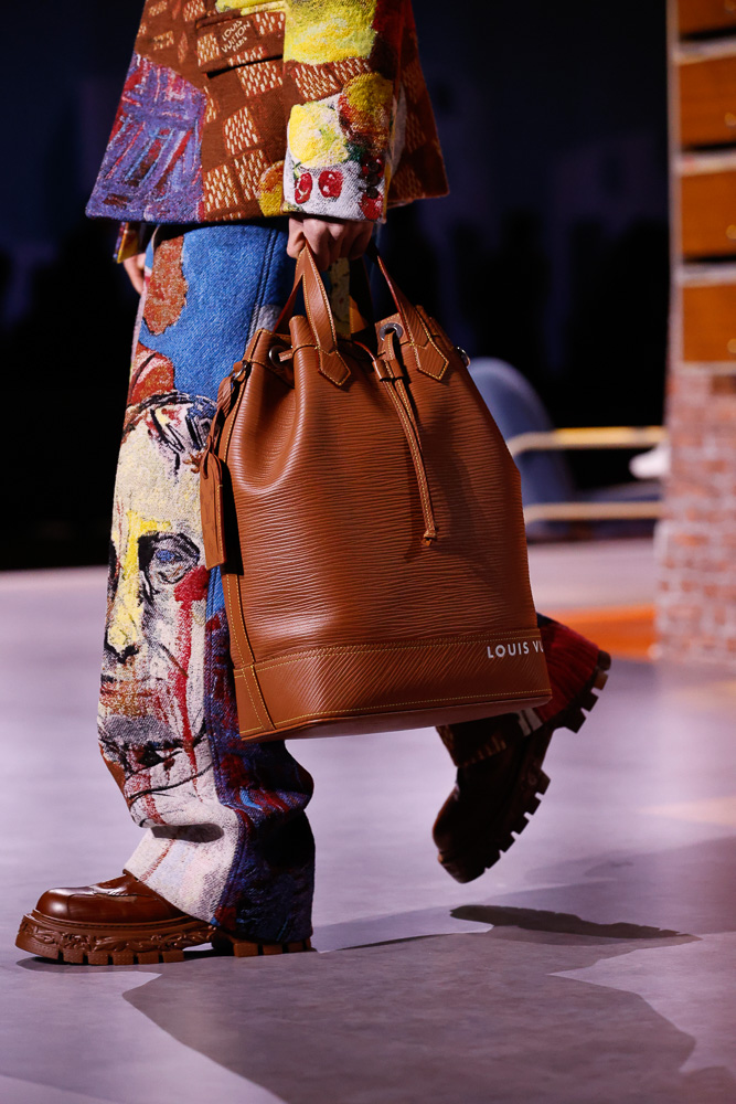 Louis Vuitton - Carrot Pouch Men's FW21: Details, what fits & try-on 