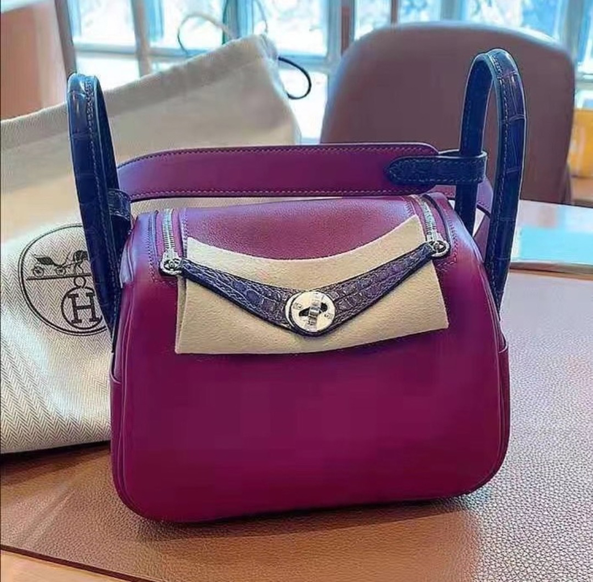 A Mini Lindy in Anemone with Cassis Matte Gator from February 2021. Photo courtesy of TPFer @Meta.