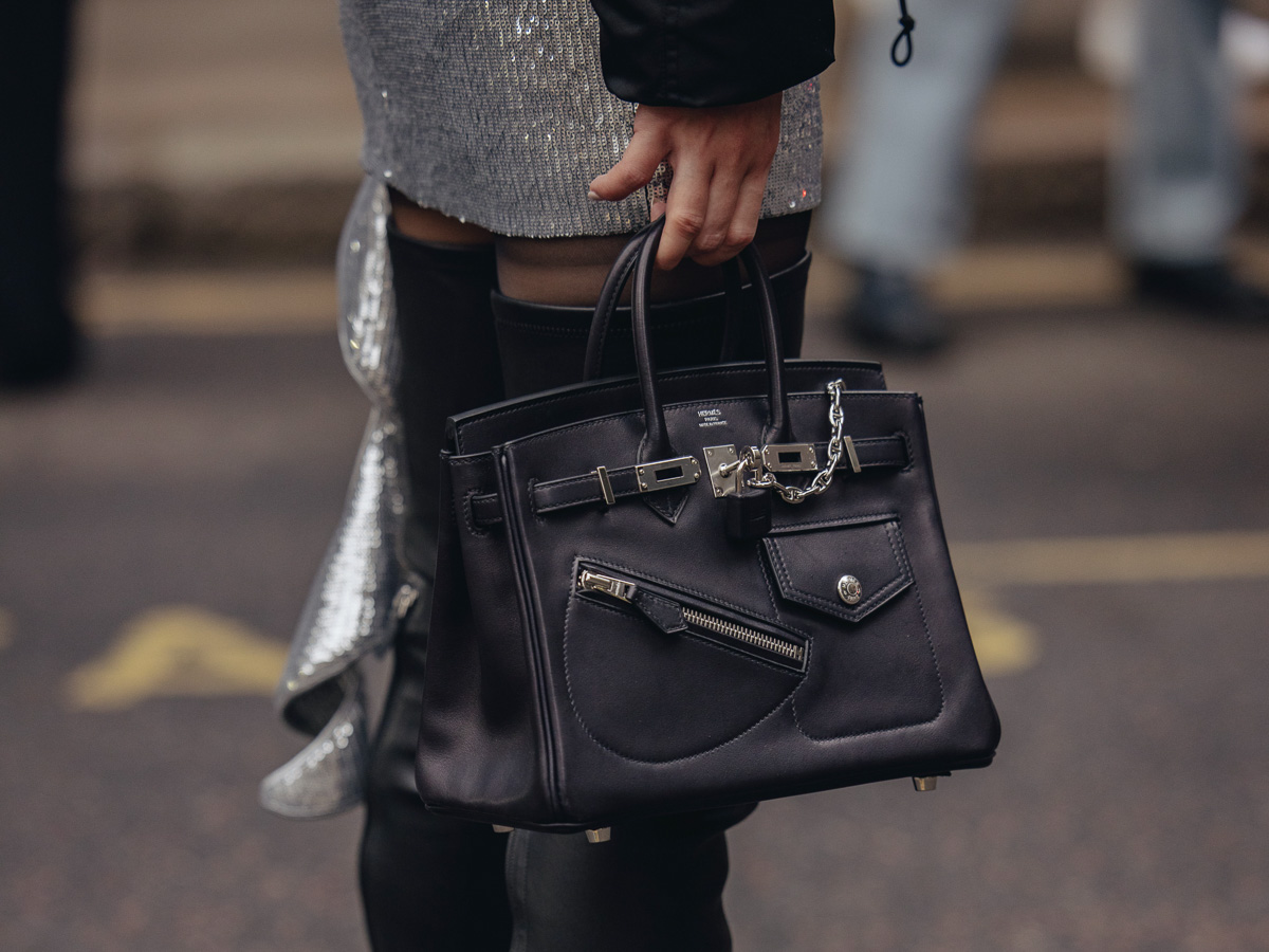 ArvindShops - The Best Street Style Bags from LFW Fall 2023 - Chanel  Pre-Owned 2007-2008 2.55 double flap shoulder bag