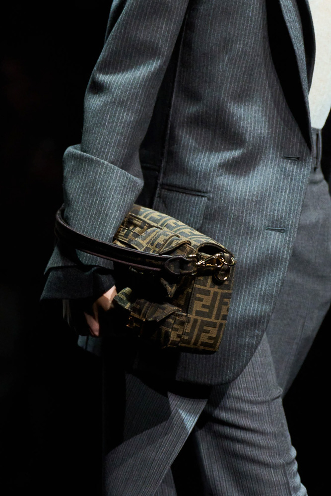 AB023 FENDI フェンディ 手袋 ロゴ FXY574 ウール For Fall 23 Fendi Focus on Texture and Its Fendi Logo