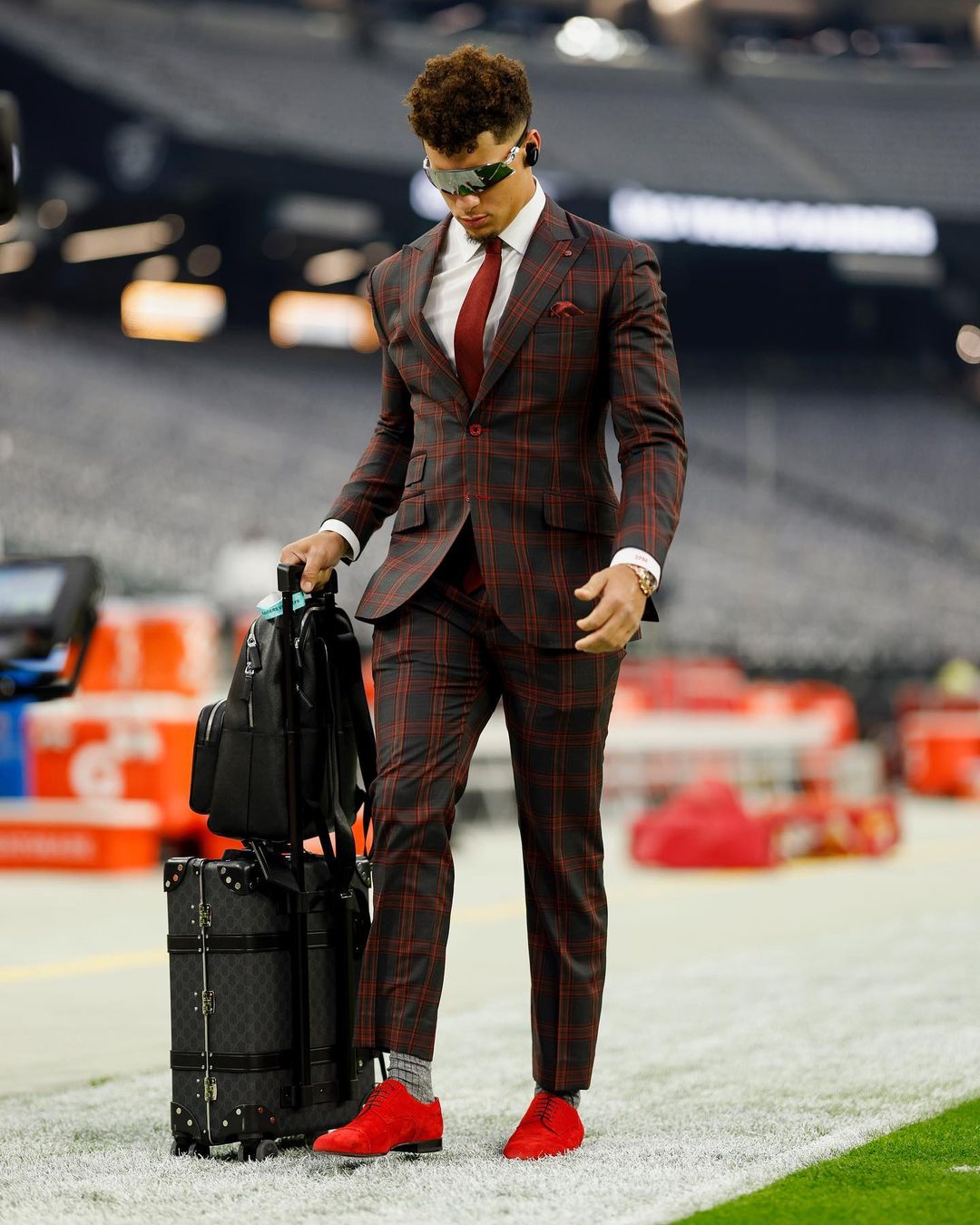 Patrick Mahomes Suits Up in Plaid & Oakley for Super Bowl 2023 Arrival – WWD