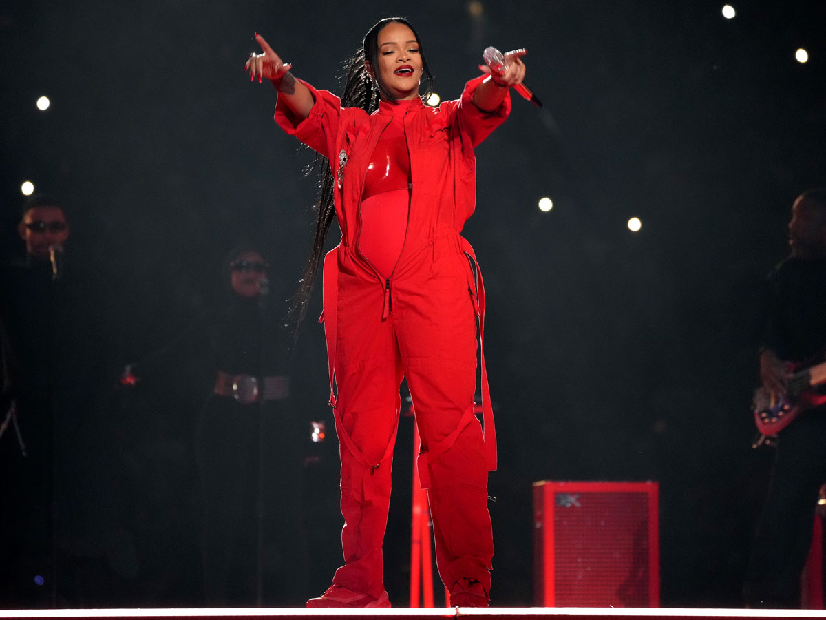 The Many Bags changing of Rihanna Superbowl