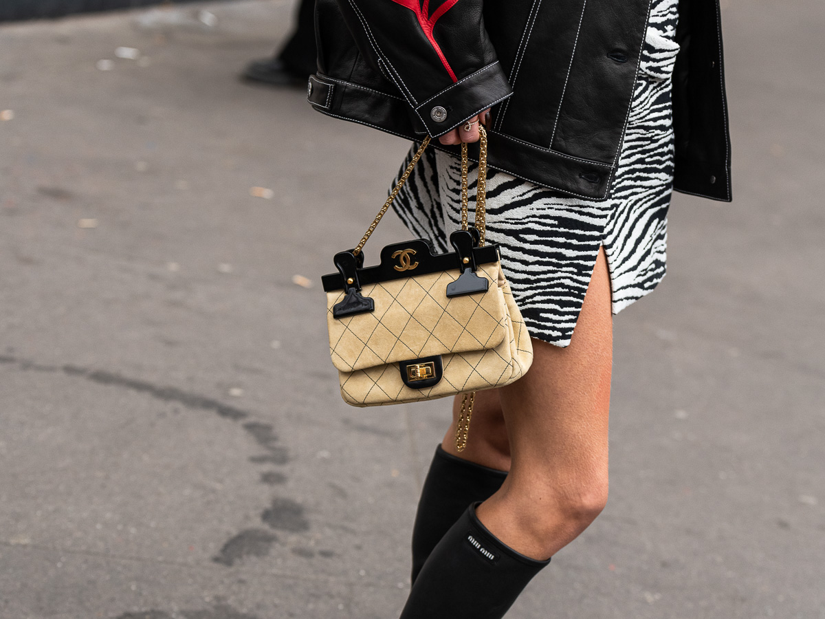 chanel mini street style