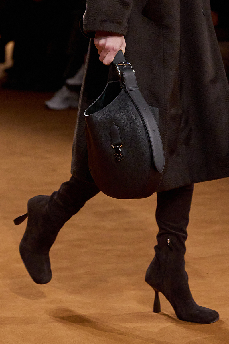 The Arcon Bag (Look 17). Photo via Vogue.com