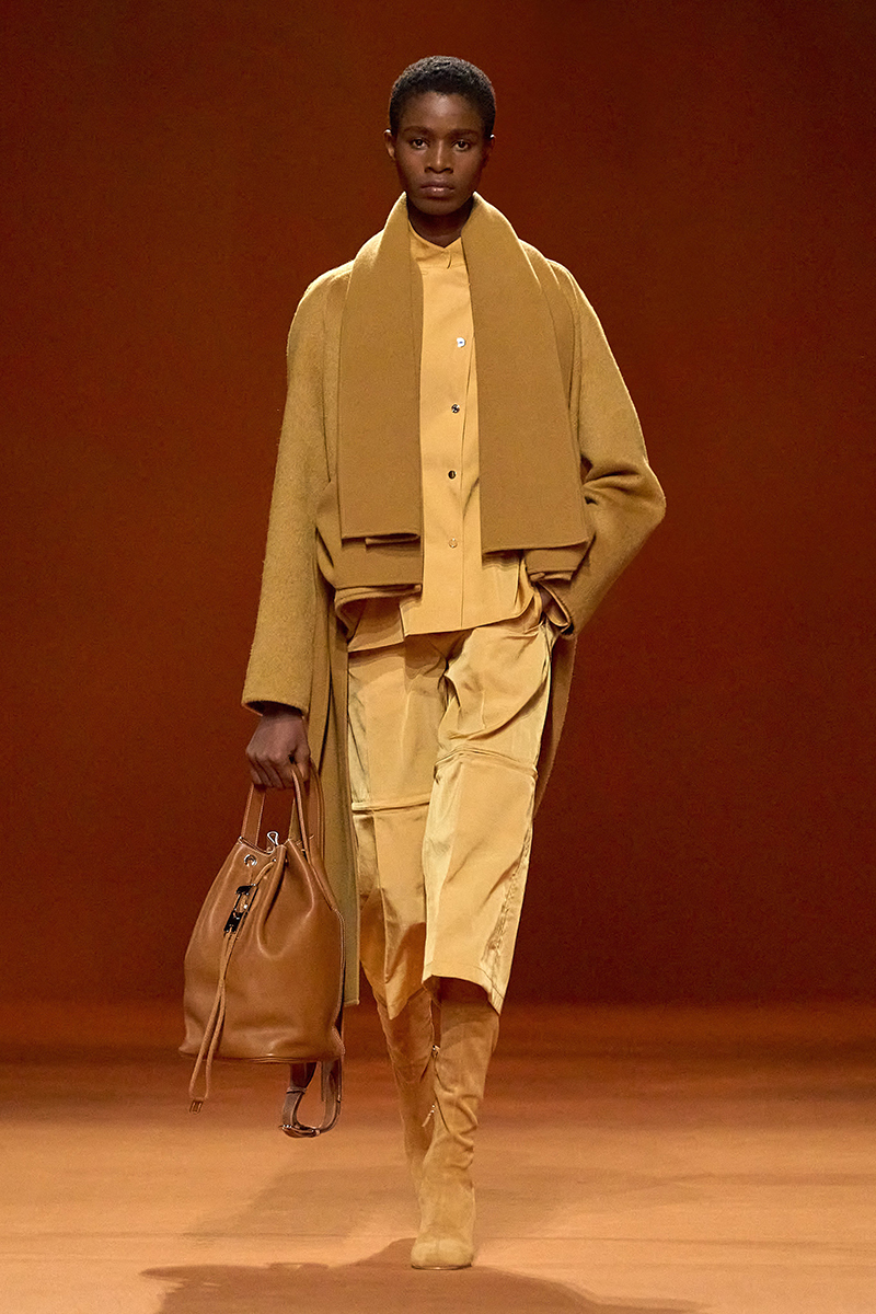 Hermes AW23 Look 32b. Photo via Vogue.com