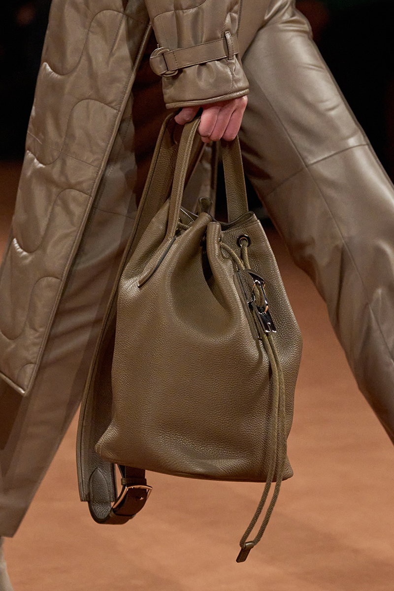 An updated version of the Market tote (Look 38). Photo via Vogue.com