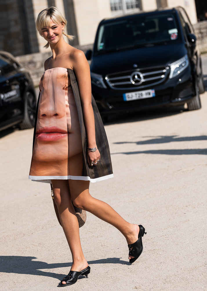 PFW Fall 2023 Street Style Day 3 19