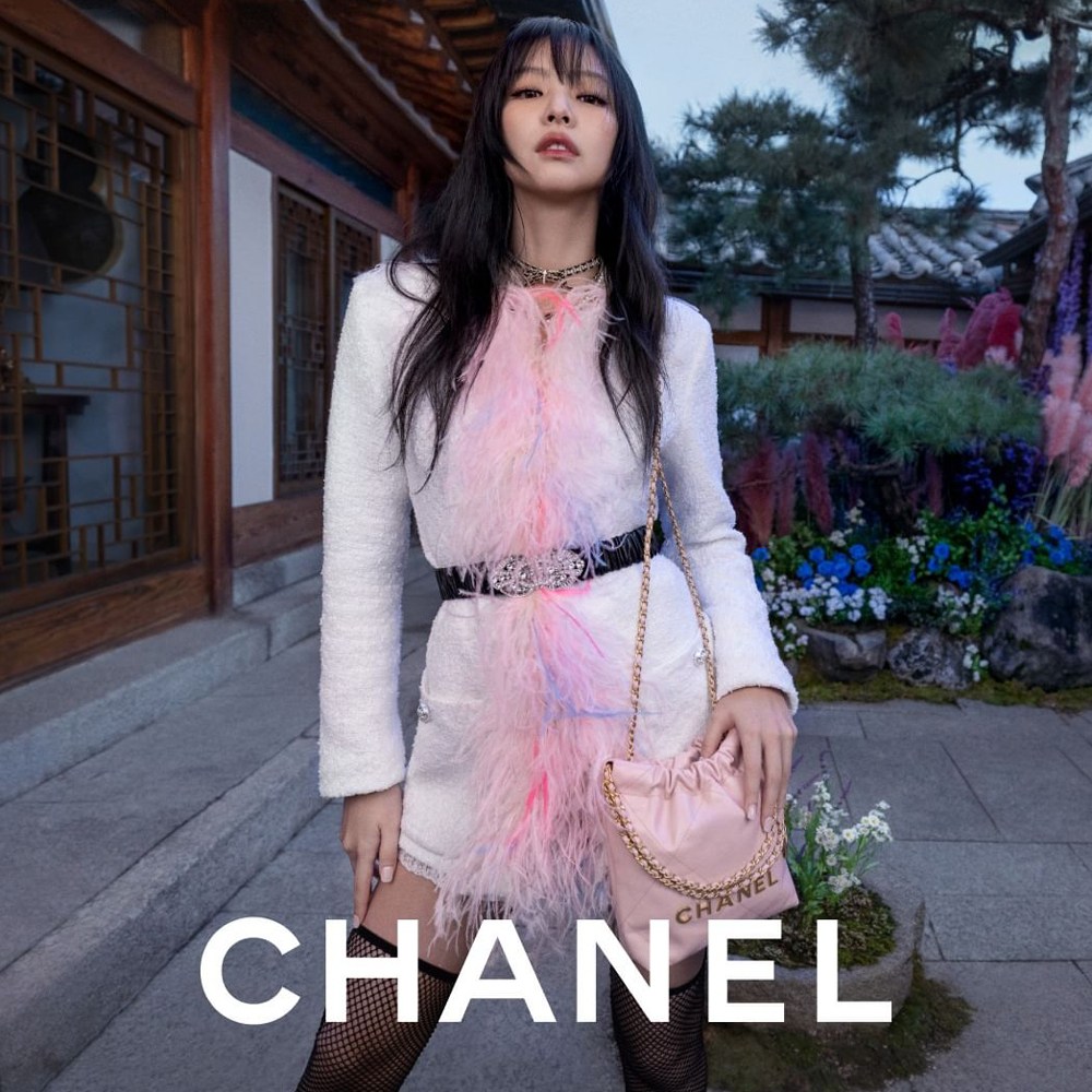 The Chanel Mini 22 is Giving Me an Existential Crisis - PurseBlog