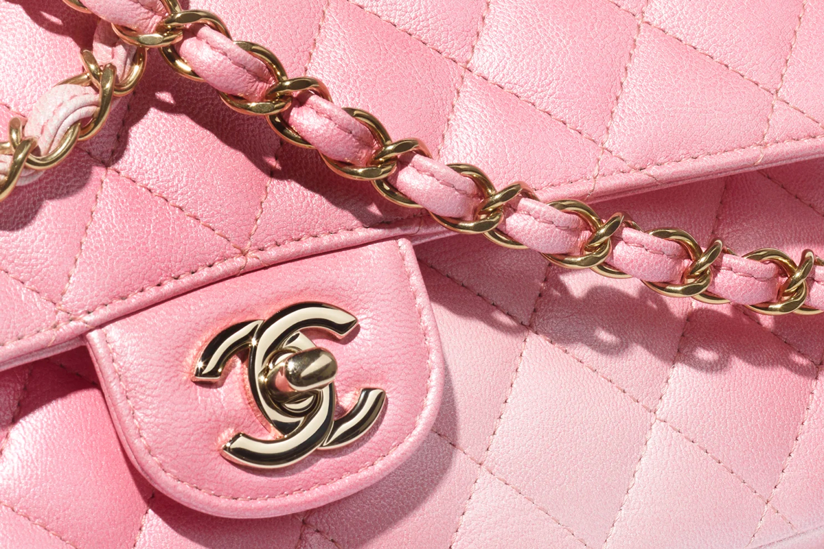 Chanel Classic Pink Caviar Vanity Bag – The Millionaires Closet