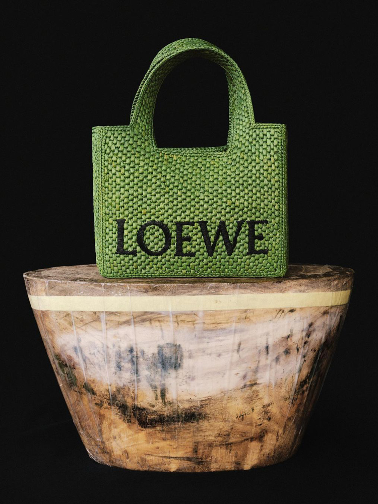 Loewe Font Tote Green