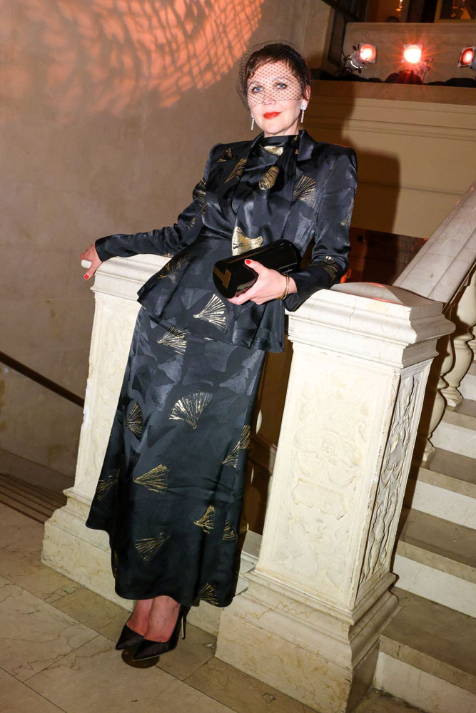 Just Can't Get Enough: Ashley Benson Loves Her Givenchy Antigona -  PurseBlog