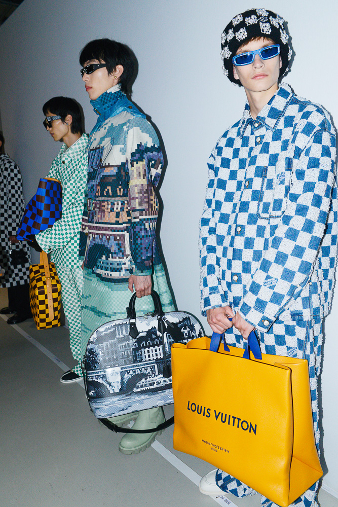 louis vuitton store shopping bag