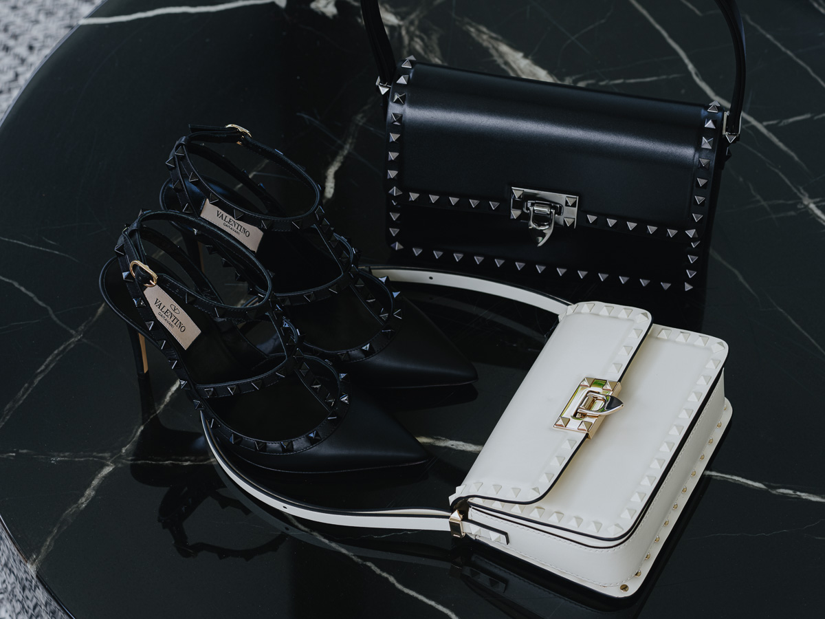 【レビューで送料無料】 Introducing the New Valentino Rockstud23 Bag - PurseBlog バッグ