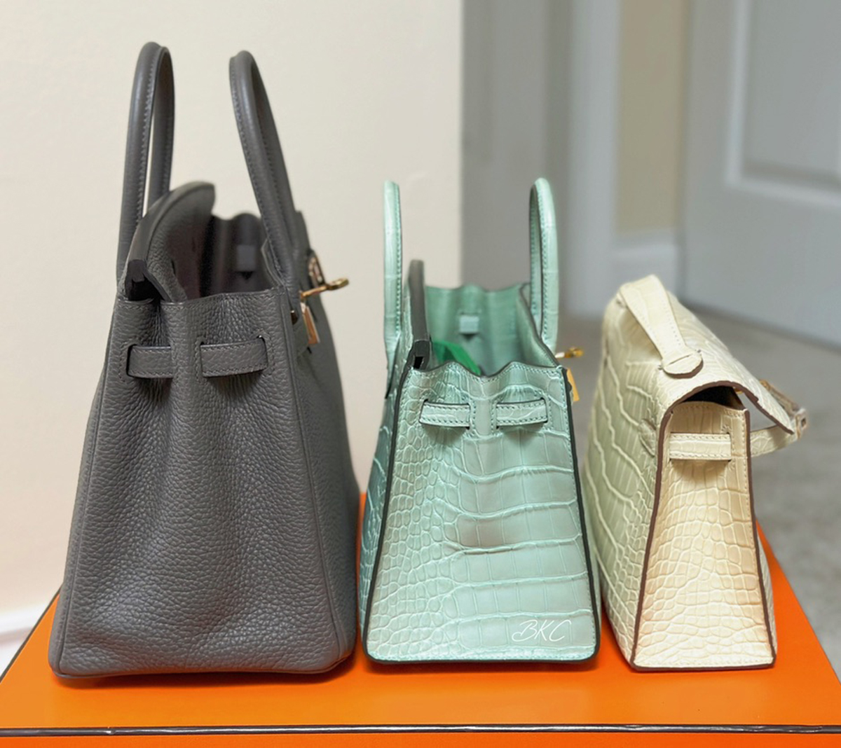 A comparison photo of a B25, a B20 and Kelly Pochette. Photo courtesy of TPFer @junjun2819.