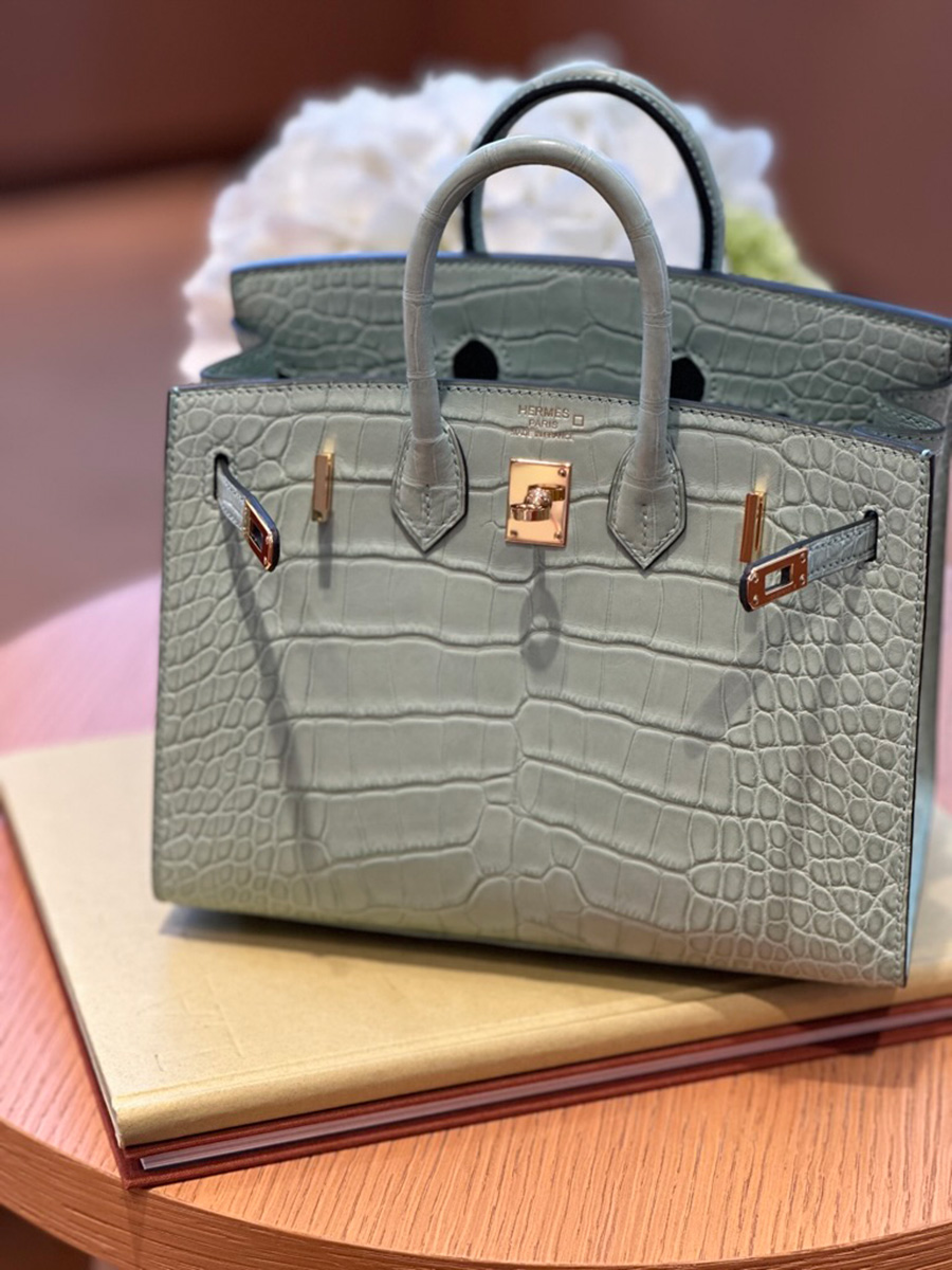 A 20cm Birkin in Vert d’Eau Matte Alligator with GHW. Photo courtesy of TPFer @junjun2819. A 20cm Birkin in Vert d’Eau Matte Alligator with GHW. Photo courtesy of TPFer @junjun2819.