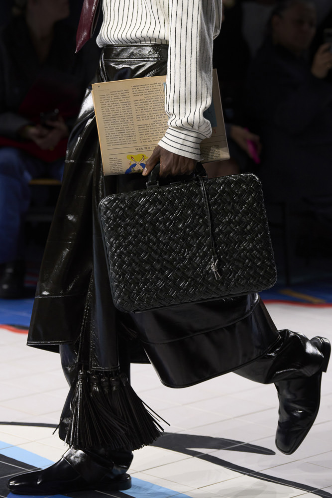 Matthieu Blazy Embraces Big Bags at Bottega Veneta for Spring 2024