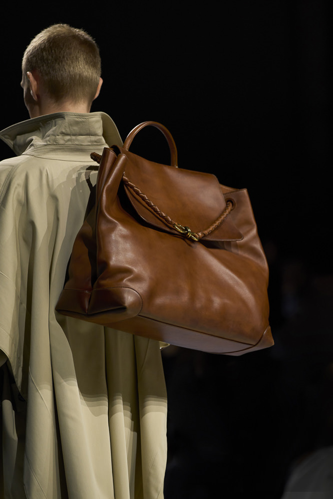 Matthieu Blazy Embraces Big Bags at Bottega Veneta for Spring 2024 ...