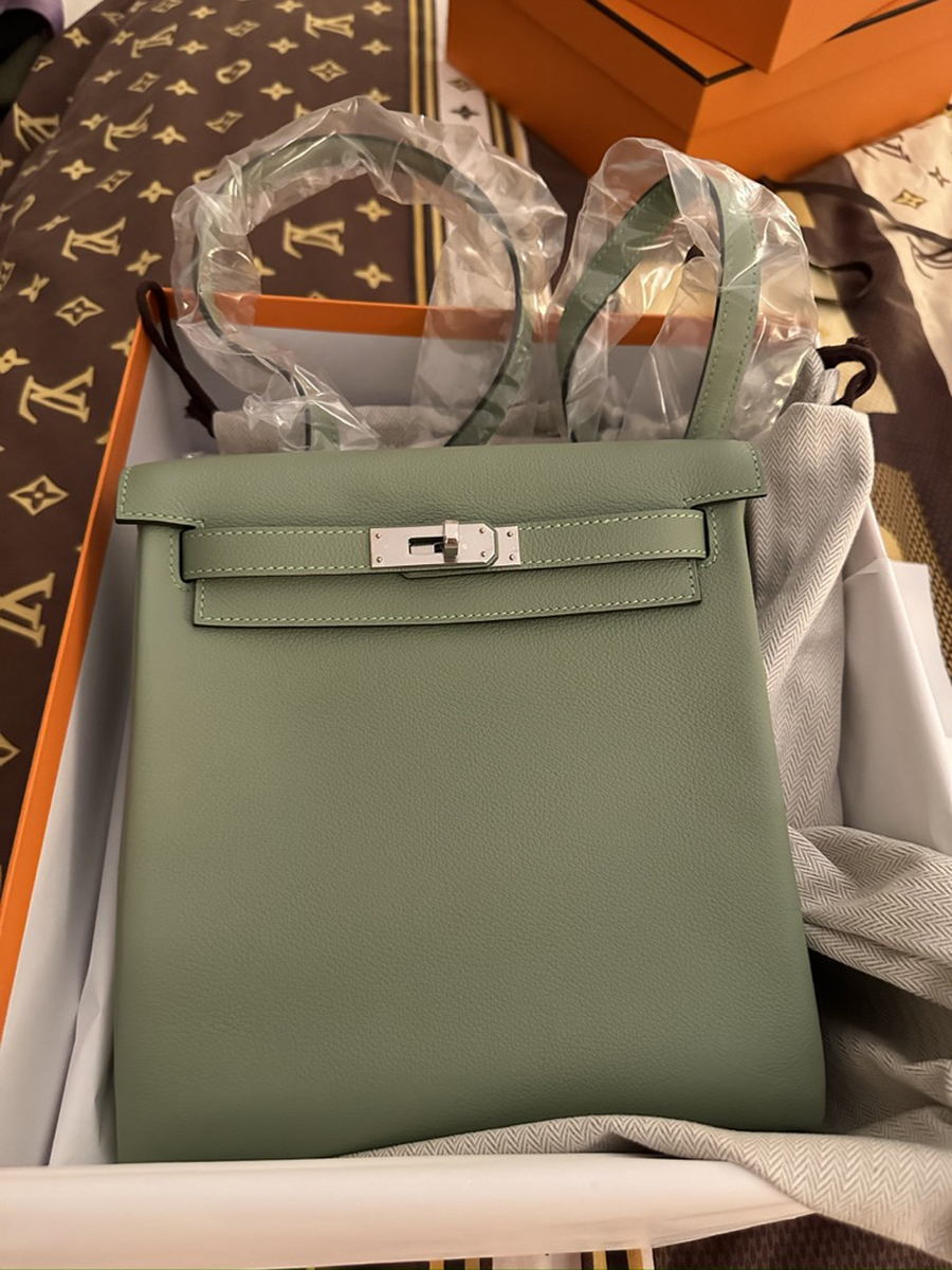 A Kelly Ado in Vert Criquet Evercolor. Photo courtesy of TPFer @tuftufmochimo. A Kelly Ado in Vert Criquet Evercolor. Photo courtesy of TPFer @tuftufmochimo.