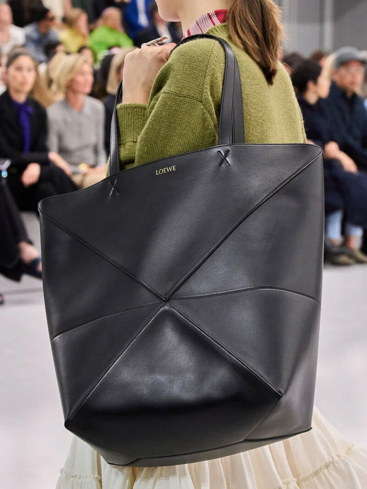 Hammock Compact Leather Tote Bag in Grey - Loewe