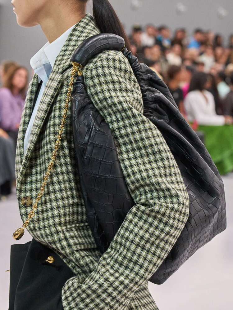 Jonathan Anderson Embraces Normcore at Loewe for Spring 2024