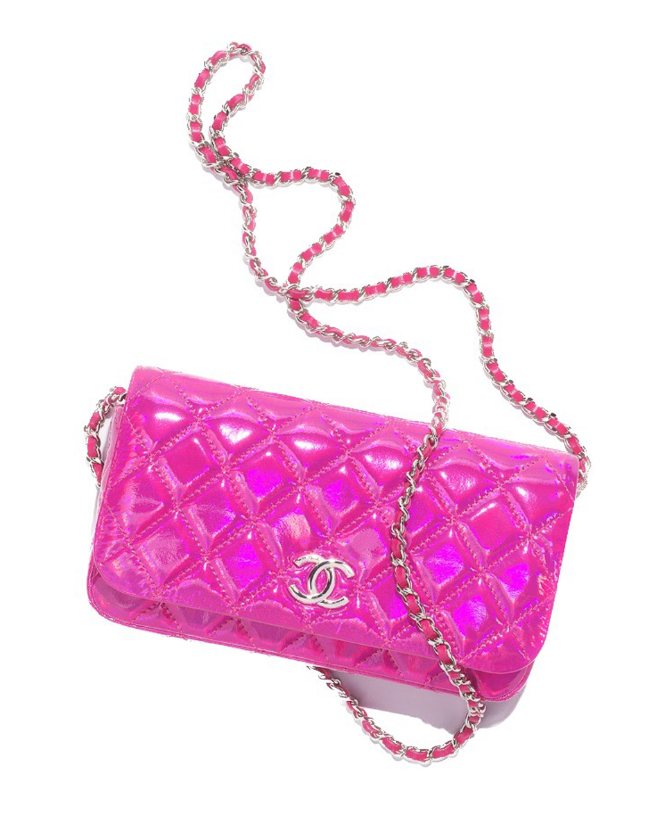 Chanel Purse in pink iridescent mirror leather and metal AP3666