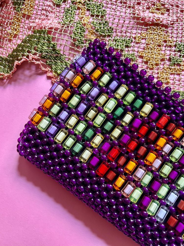 A BRIEF HISTORY OF BEADED BAGS 16 A BRIEF HISTORY OF BEADED BAGS 16