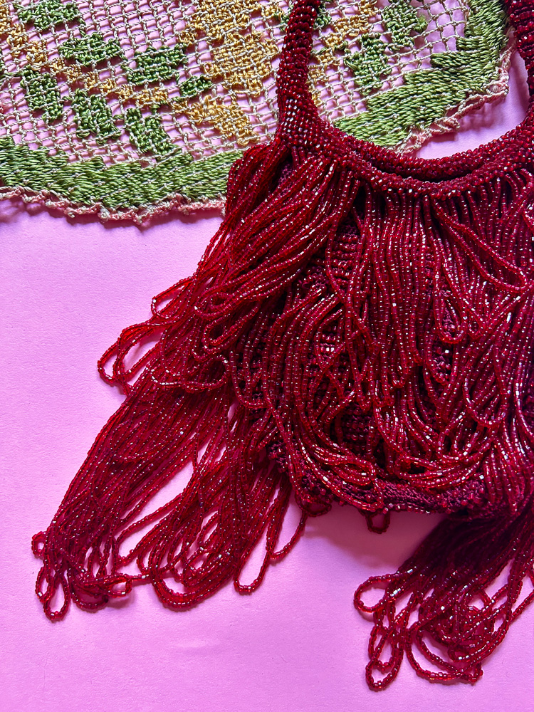 A BRIEF HISTORY OF BEADED BAGS 8 A BRIEF HISTORY OF BEADED BAGS 8