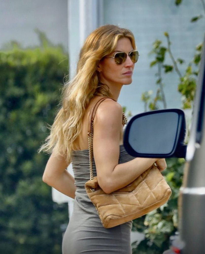 Gisele Bundchen Miami Saint Laurent Puffer Small Chain Bag Gisele Bundchen Miami Saint Laurent Puffer Small Chain Bag