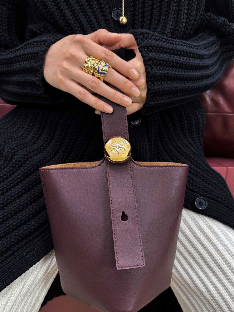 Loewe Pebble Bucket Mini Burgundy