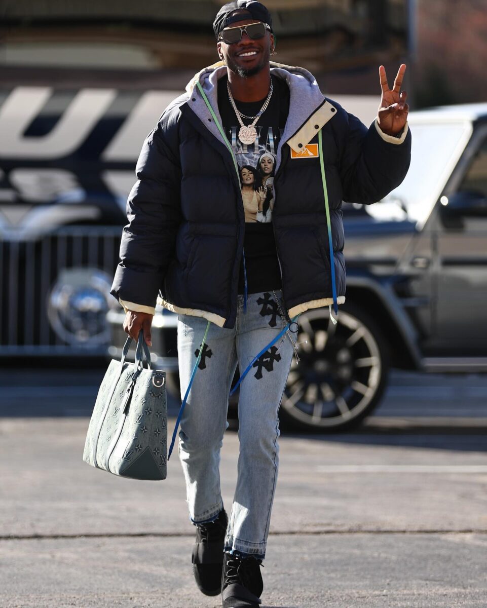 Marquez Valdes Scantling LOUIS VUITTON Washed Denim Weekend Tote Marquez Valdes Scantling LOUIS VUITTON Washed Denim Weekend Tote