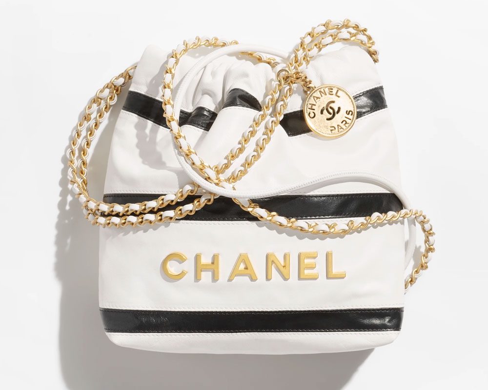 Chanel Mini 22