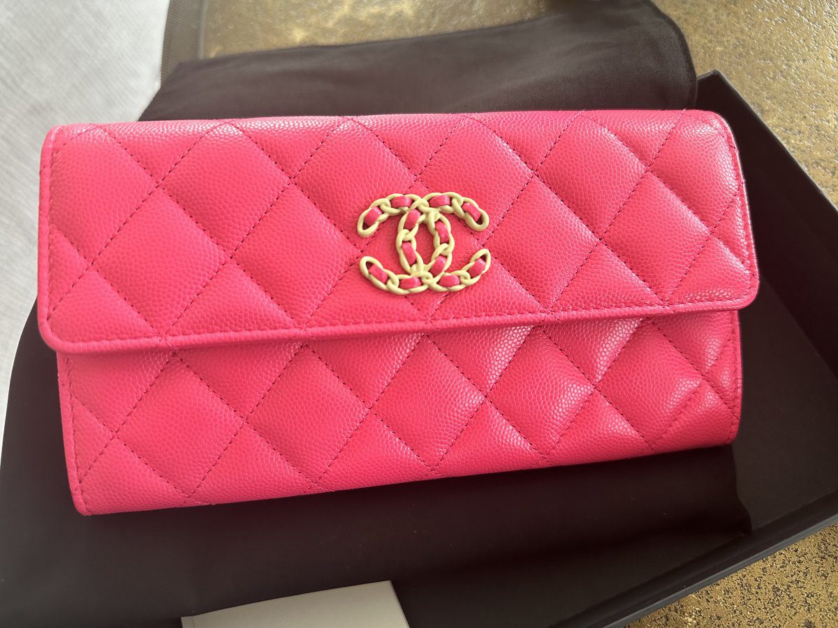 Chanel pink wallet