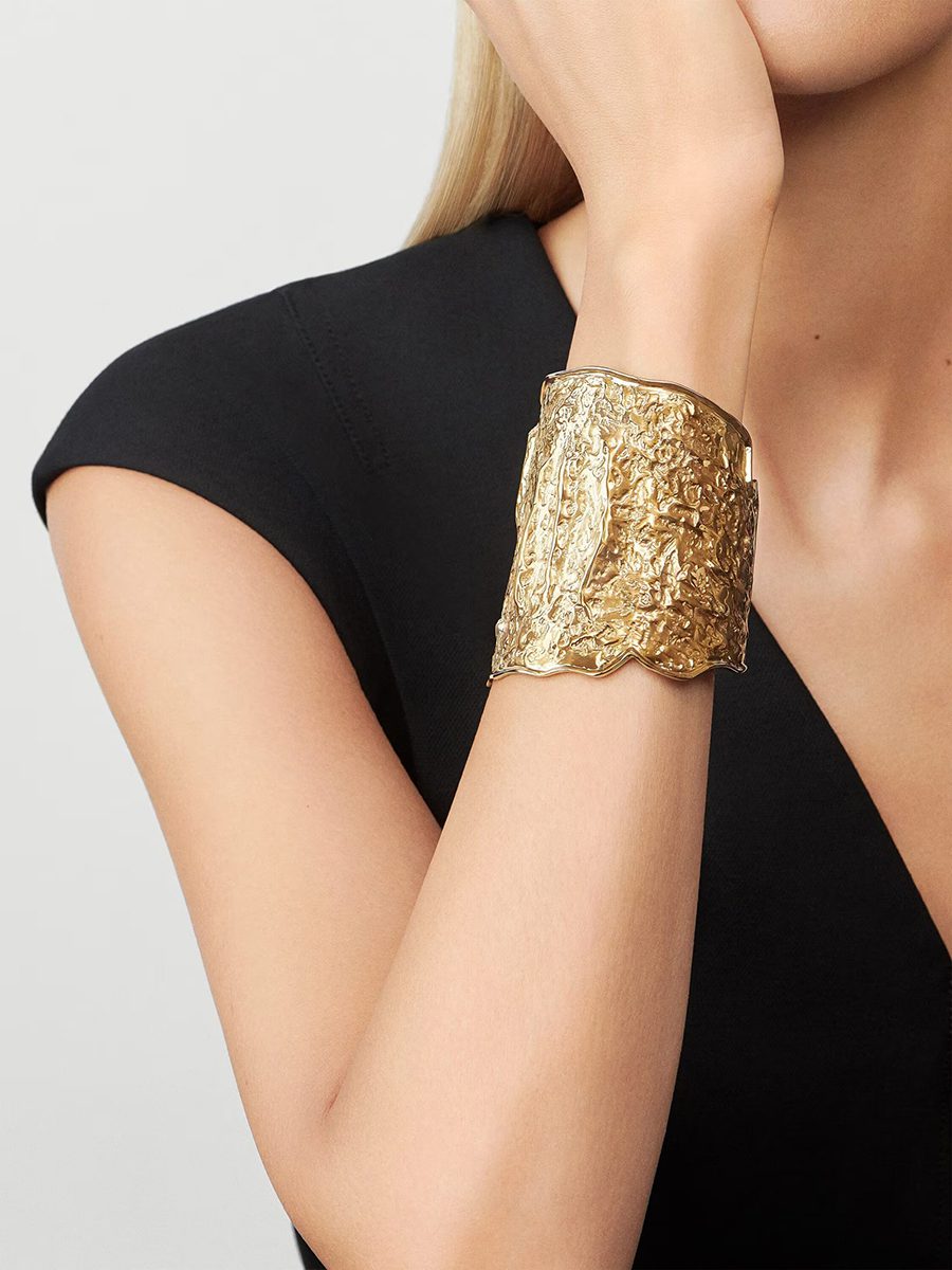 Etruscan inspiration cuff bracelet 18K yellow gold VCARF45500 40800