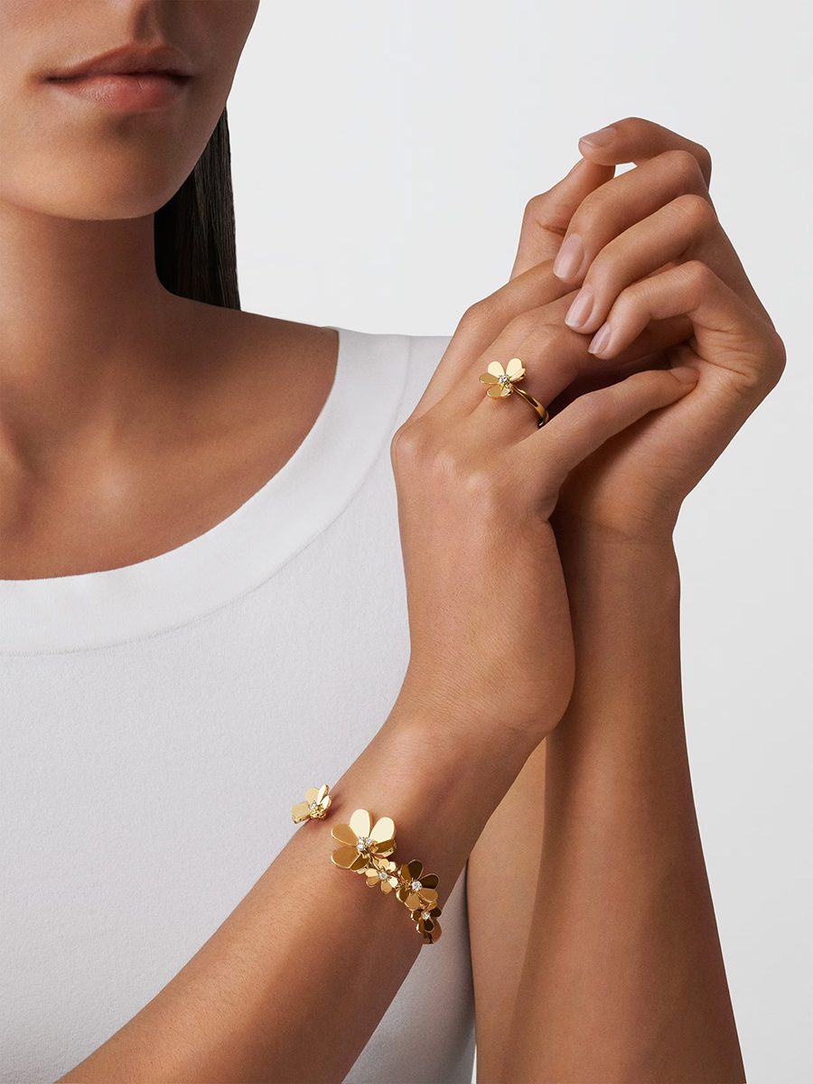 Frivole bracelet 7 flowers medium model 18K yellow gold Diamond VCARP6L200 17100