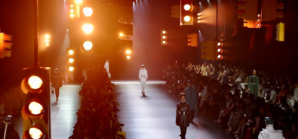 Hermes AW24 1 The scene for Hermès RTW AW24 Part Two was set with somber, yellowed, cityscape lighting.