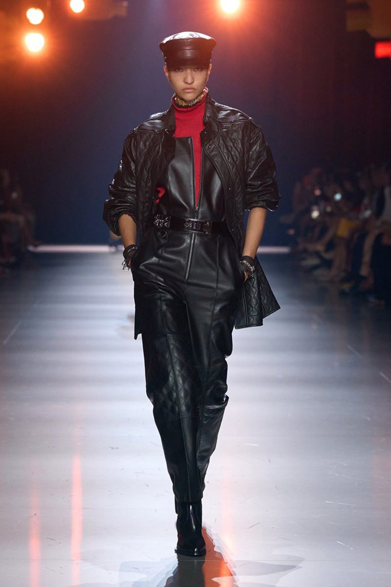 Hermès AW24 Look 6. Photo via Vogue.com. Hermès AW24 Look 6. Photo via Vogue.com.