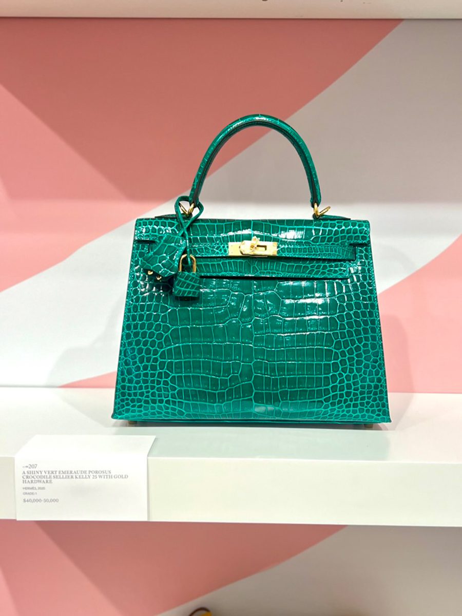 Lot 207: A Vert Emeraude Shiny Porosus Crocodile Sellier Kelly 25 GHW.