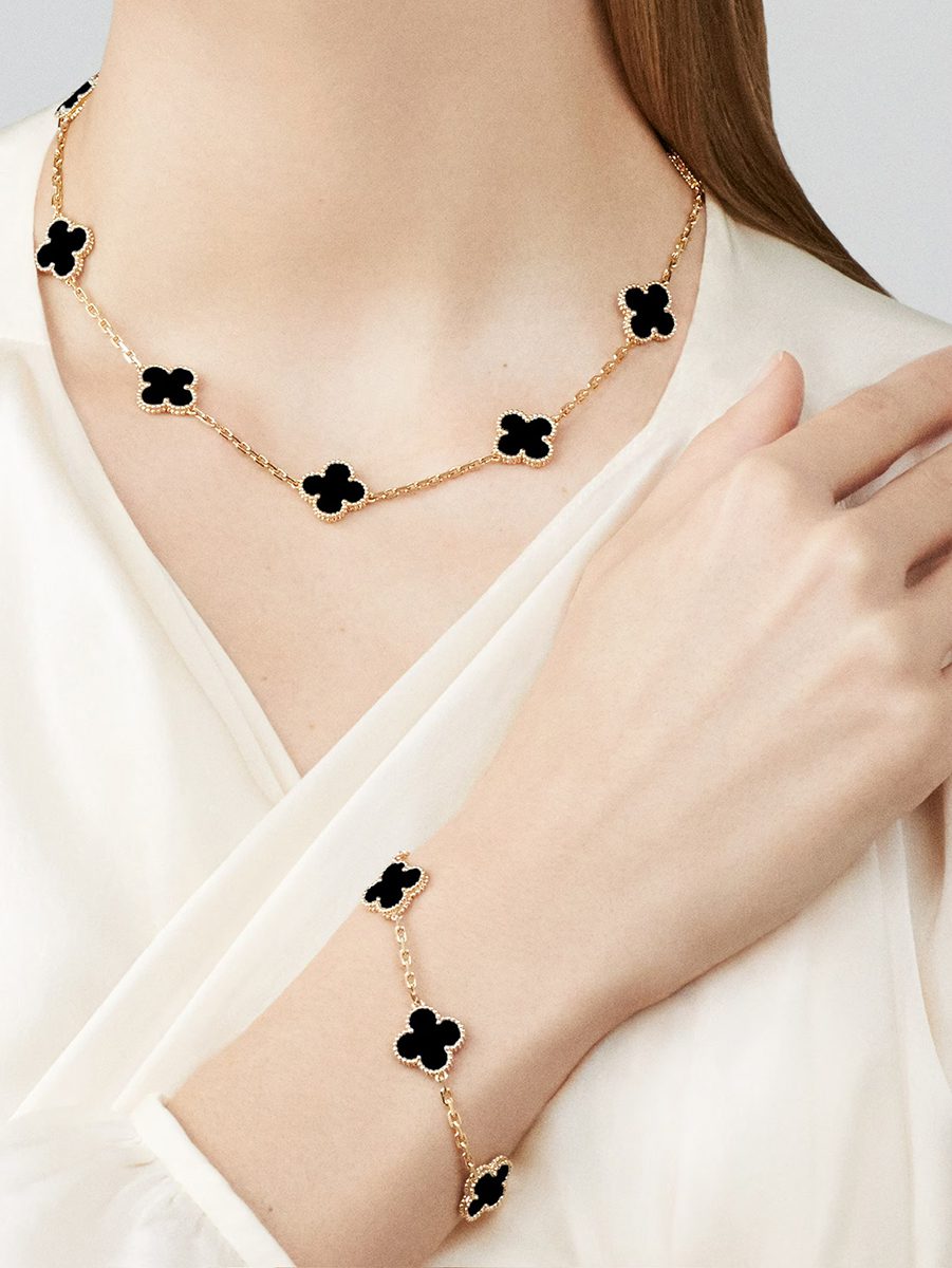 Vintage Alhambra bracelet 5 motifs 18K yellow gold Onyx VCARA41300 4600 1
