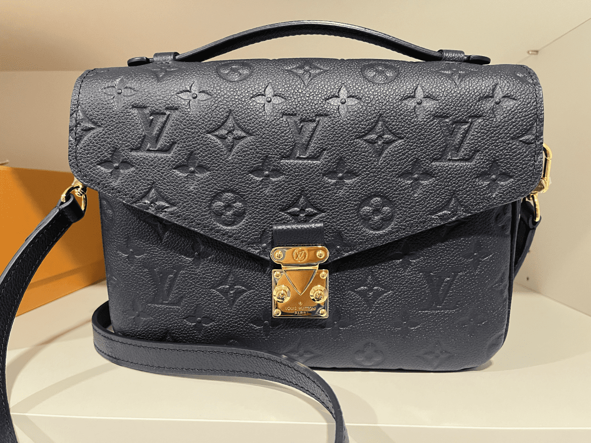 louis vuitton Pochette Metis in navy louis vuitton Pochette Metis in navy