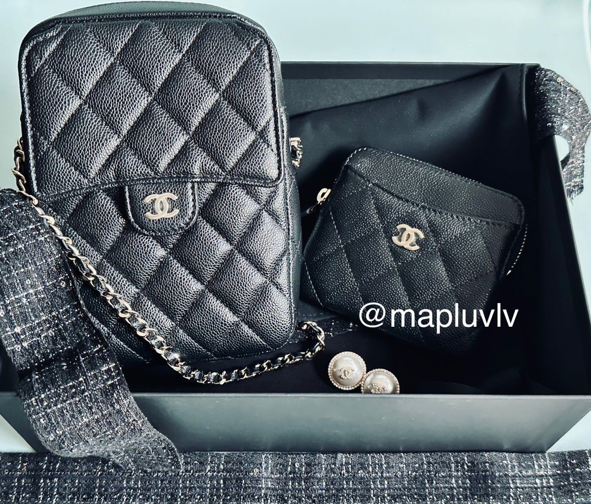 chanel 25C collection card holder