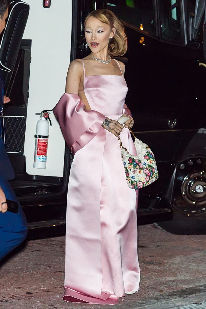 Ariana Grande Loewe Squeeze Bag