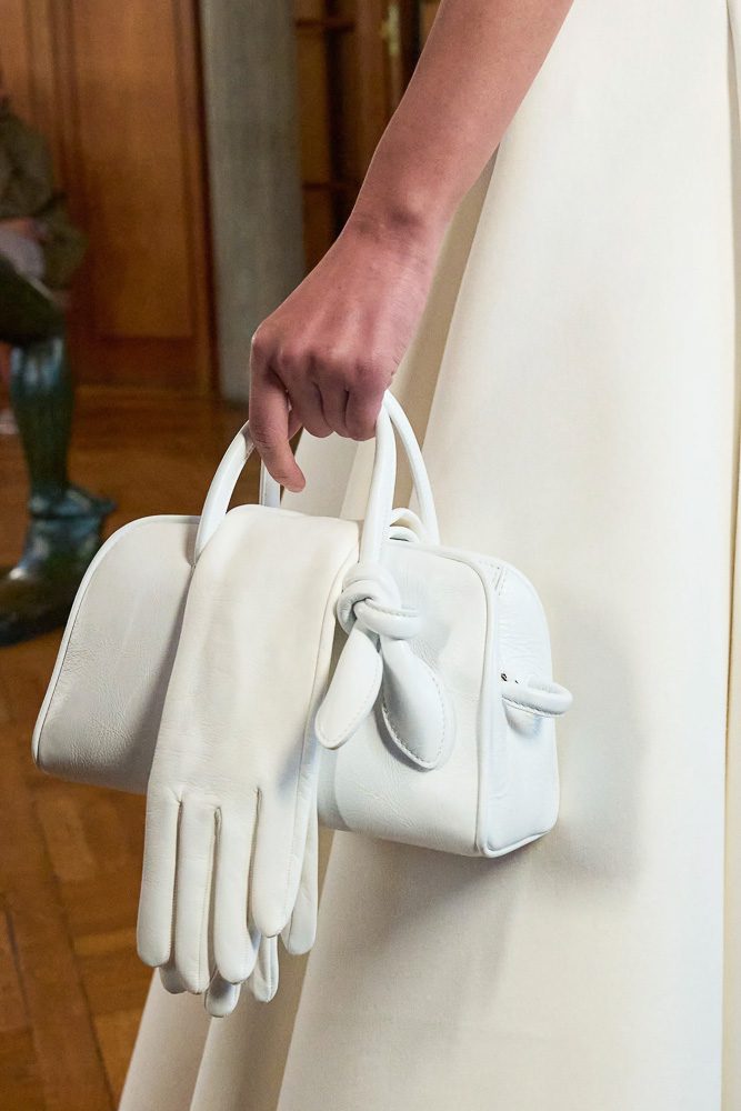 ハンドバッグ JACQUEMUS \"Il Turismo\" handbag Jacquemus Le Turismo Embossed Suede Bowler | Saks Fifth Avenue