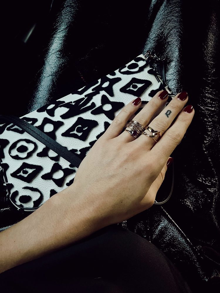 Louis Vuitton x Urs Fischer Pochette Black and White Louis Vuitton x Urs Fischer Pochette Black and White