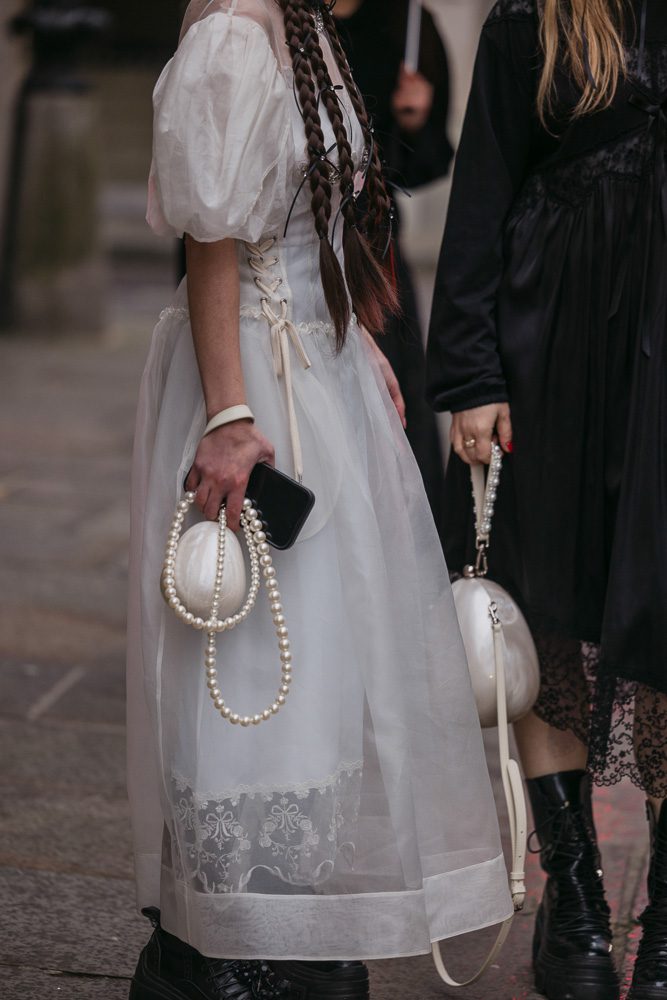 LFW Fall 2025 Best Street Style Bags 21