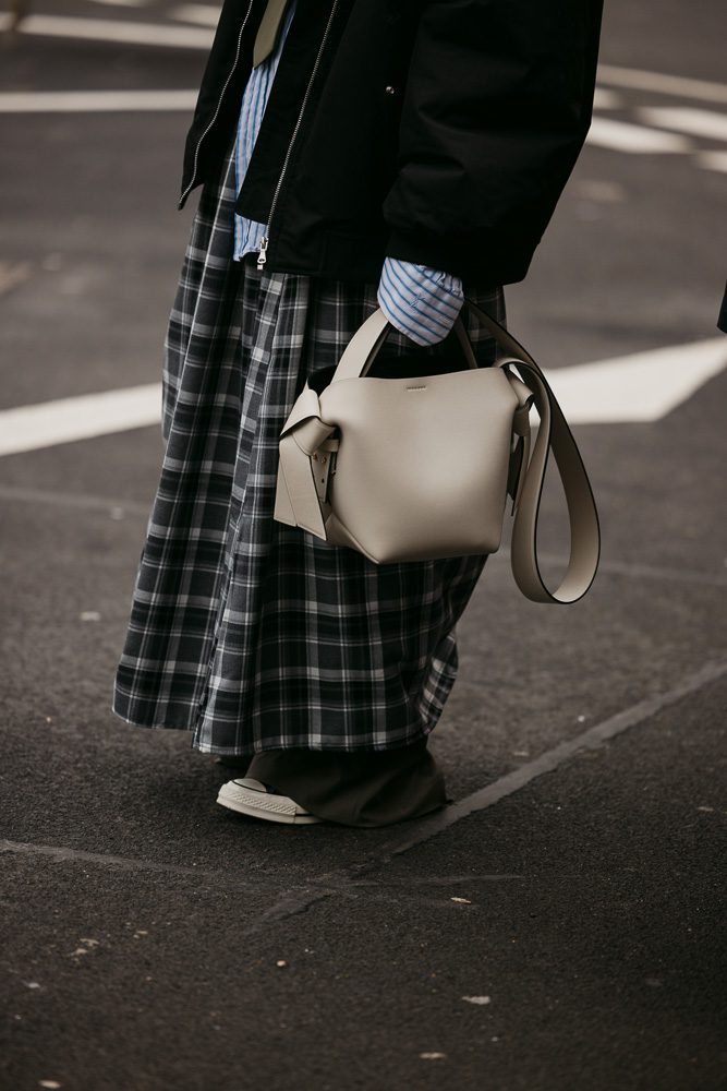 LFW Fall 2025 Best Street Style Bags 8
