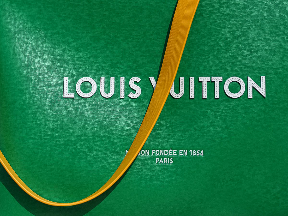 Louis Vuitton Shopper Tote Feature