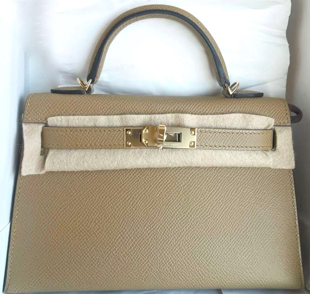 A Mini Kelly in Poussiere Epsom with Permabrass Hardware