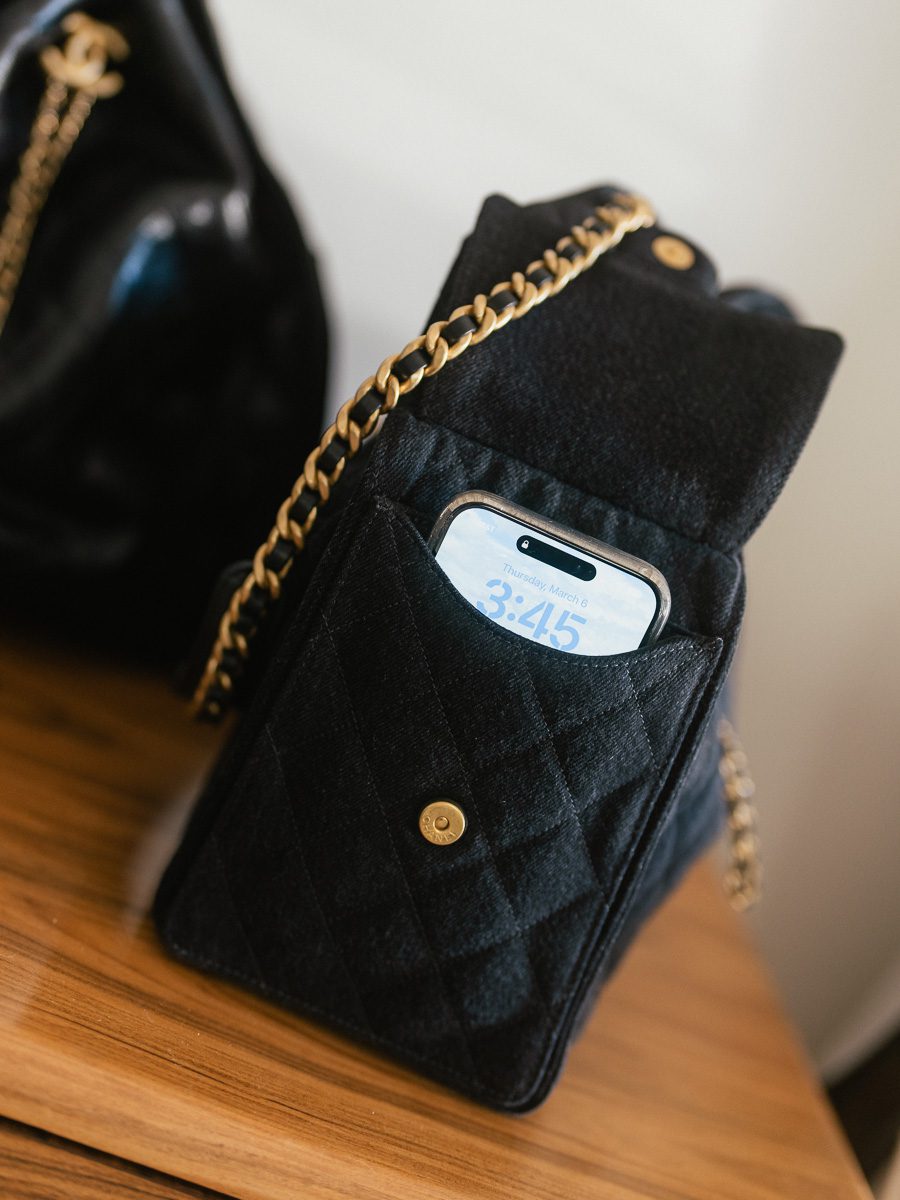 Chanel 25 Bag Side Pocket with iPhone 15 Max Chanel 25 Bag Side Pocket with iPhone 15 Max