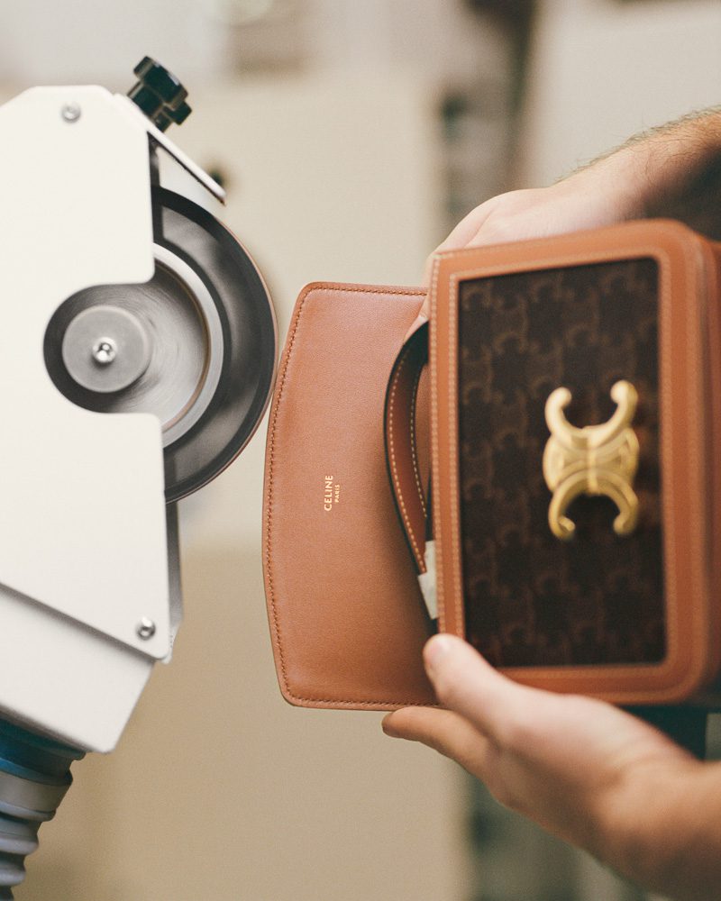 Celine Ateliers Making of Borsa Celine Luggage Mini in pelle rossa 11