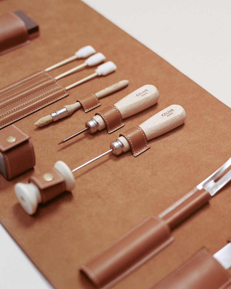Celine Ateliers Making of Borsa Celine Luggage Mini in pelle rossa 2